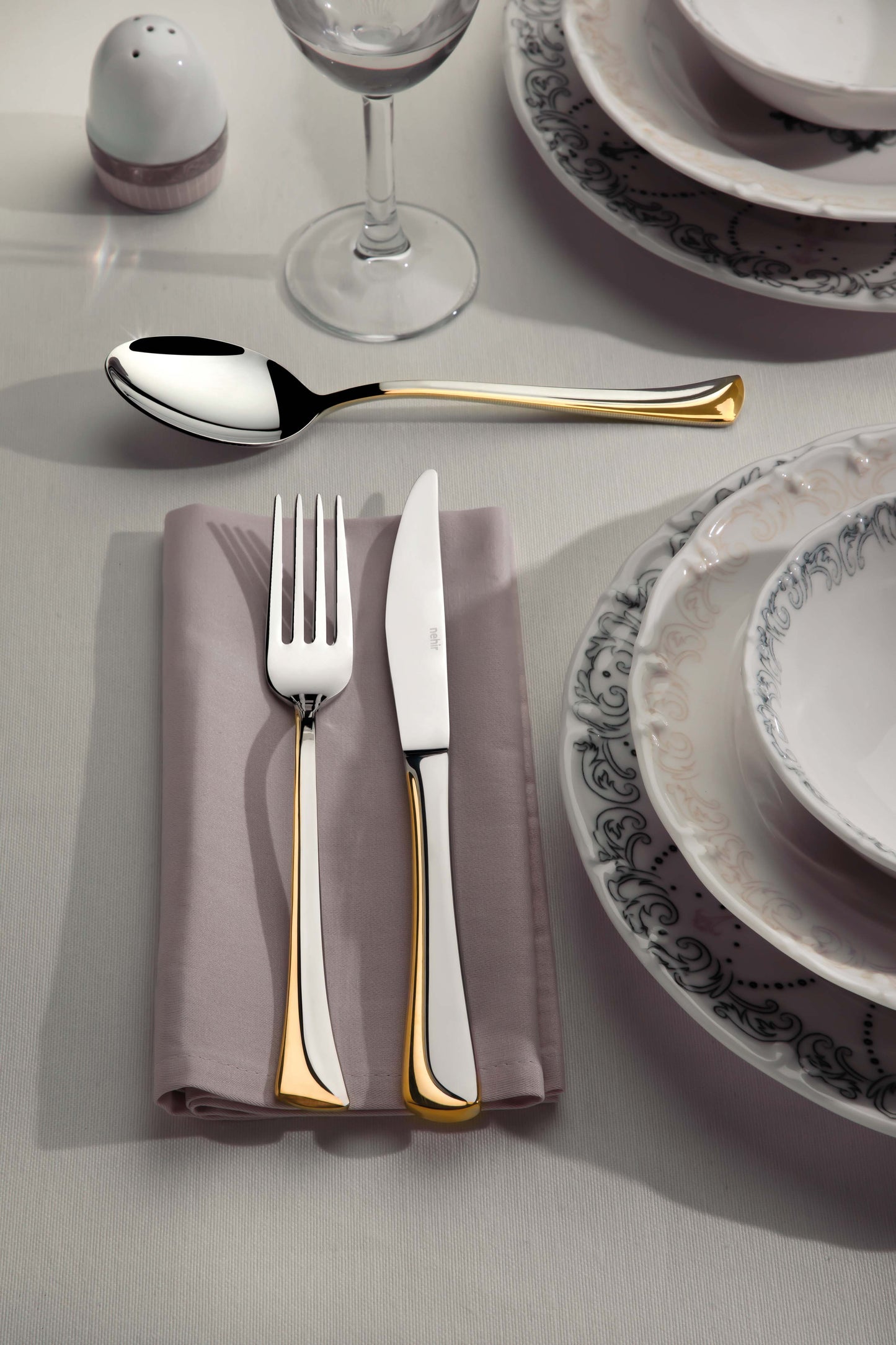 MAKSI Gold Mirror Cutlery Set - Boxed Wood - 89 Pieces